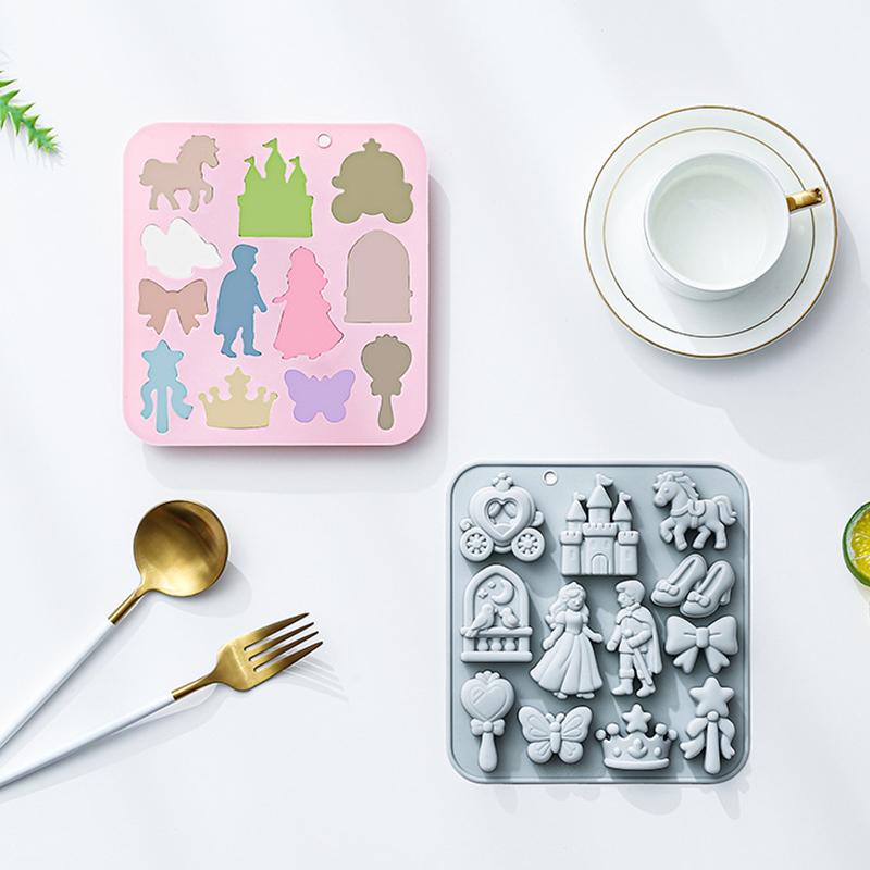 Silicone Cake Mold - 12 Cavity 3D Bow Castle Horse